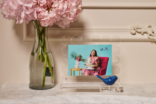 SCALLOPED ACRYLIC FRAME