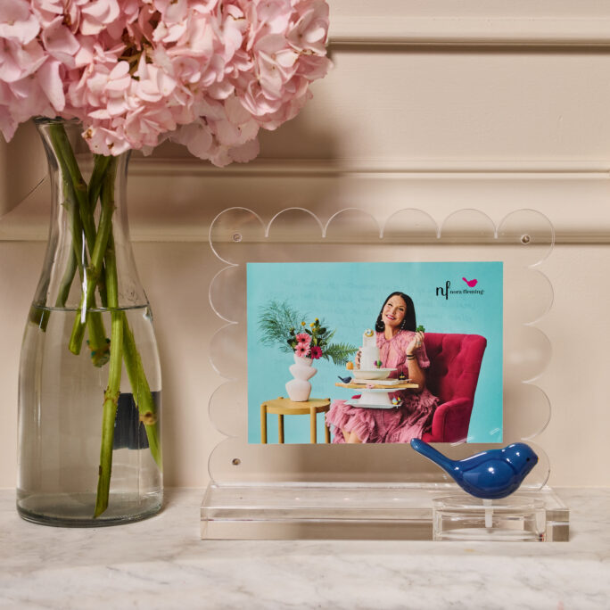 SCALLOPED ACRYLIC FRAME